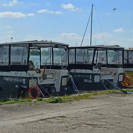 Ботель Jacht Motorowy Calipso 750 *